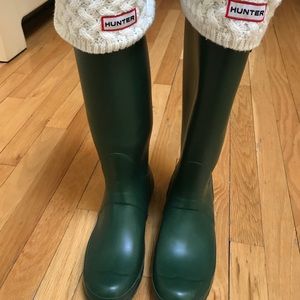 HUNTER RAINBOOTS W/ SOCKS! *WORN ONCE*